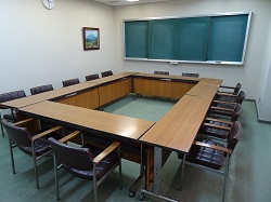 第2会議室の内観が映っています