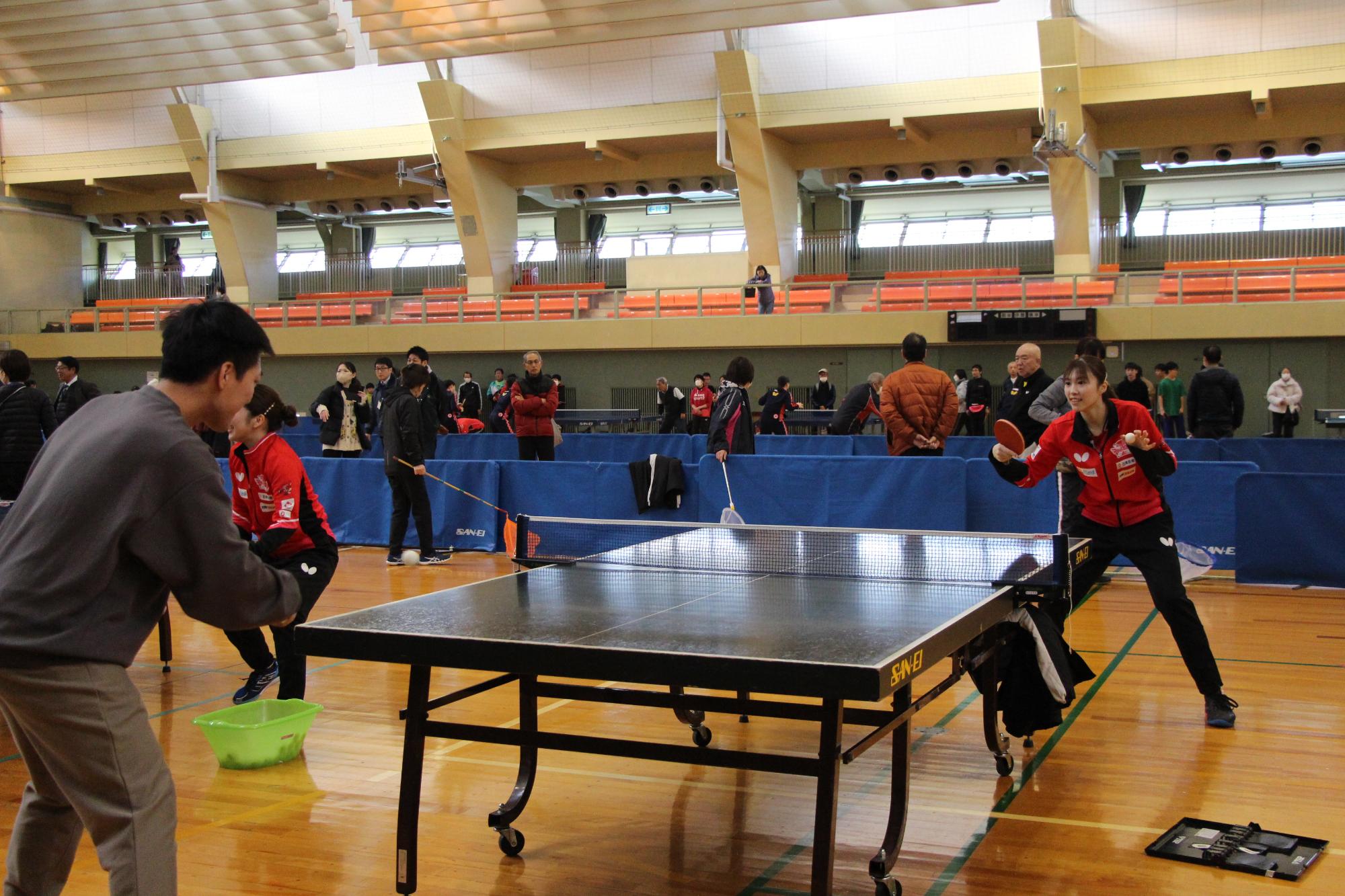 選手とのラリーの様子