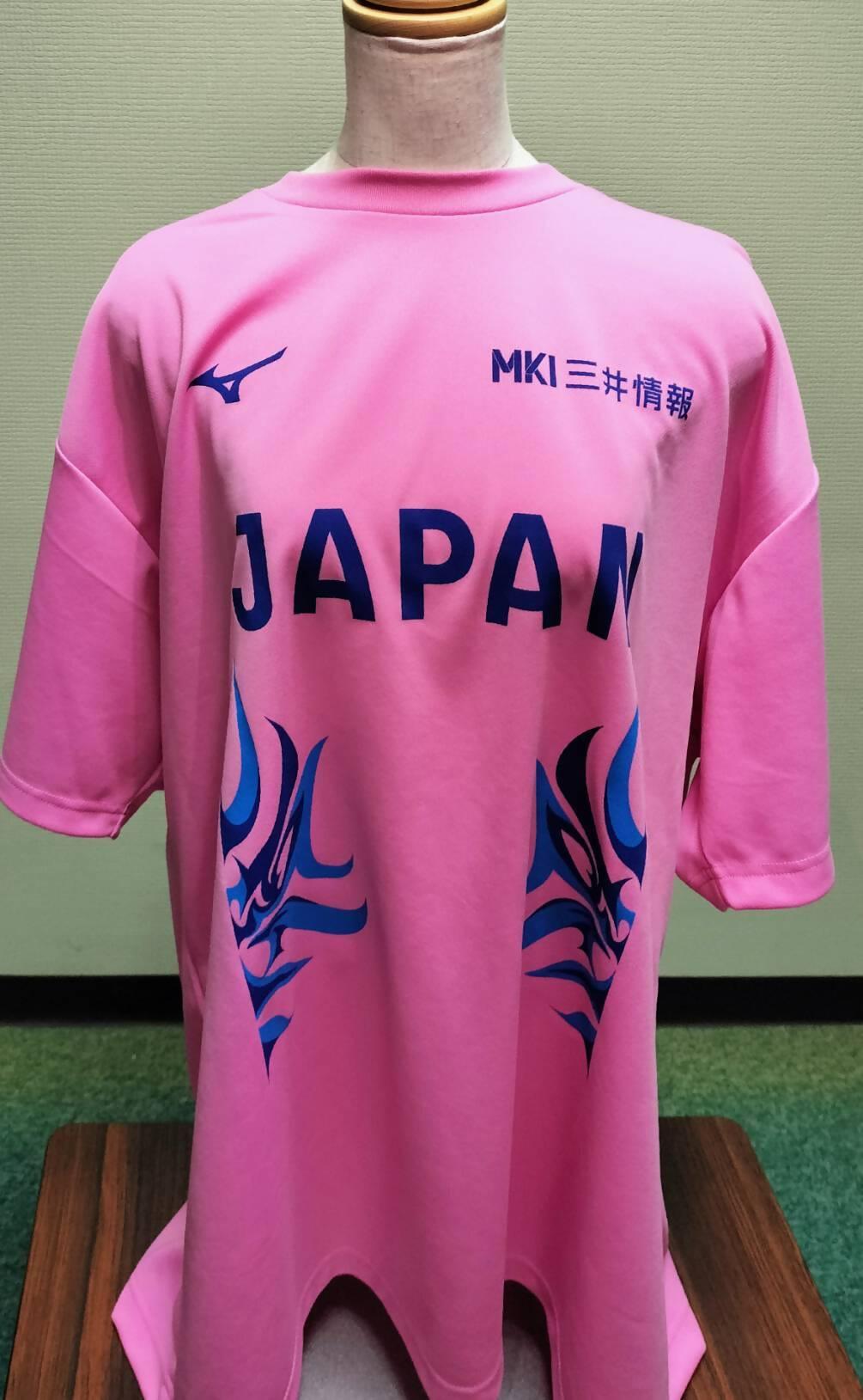 クリケット日本代表レプリカユニフォームが映っています