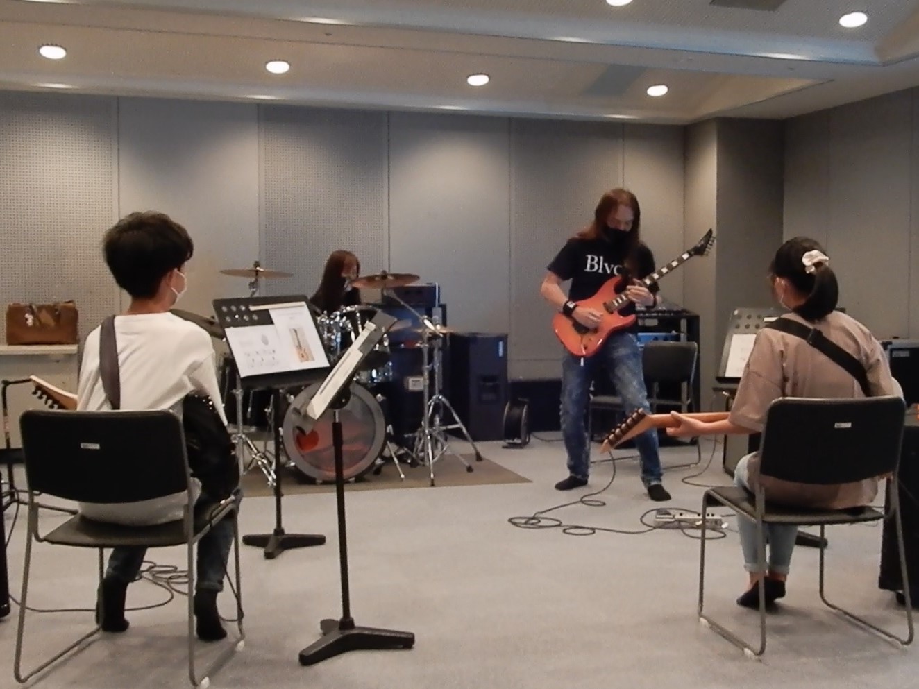 エレキギター講座の受講風景