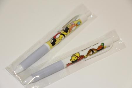 つげさんのボールペンです（貝塚市イメージキャラクター「つげさん」とお寿司のイラストが描かれています。）