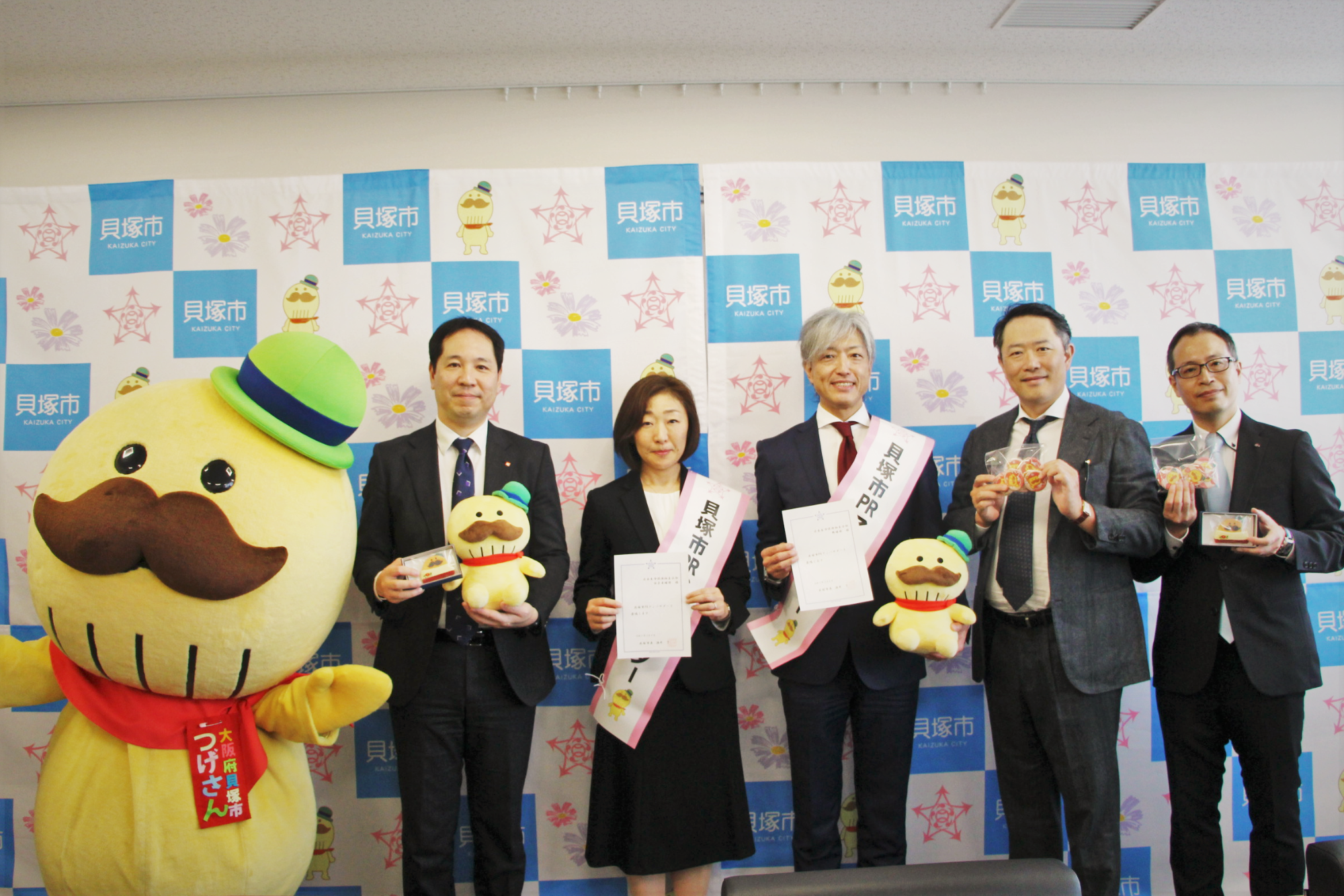 PRアンバサダーの日本生命野球部と女子卓球部の写真です。