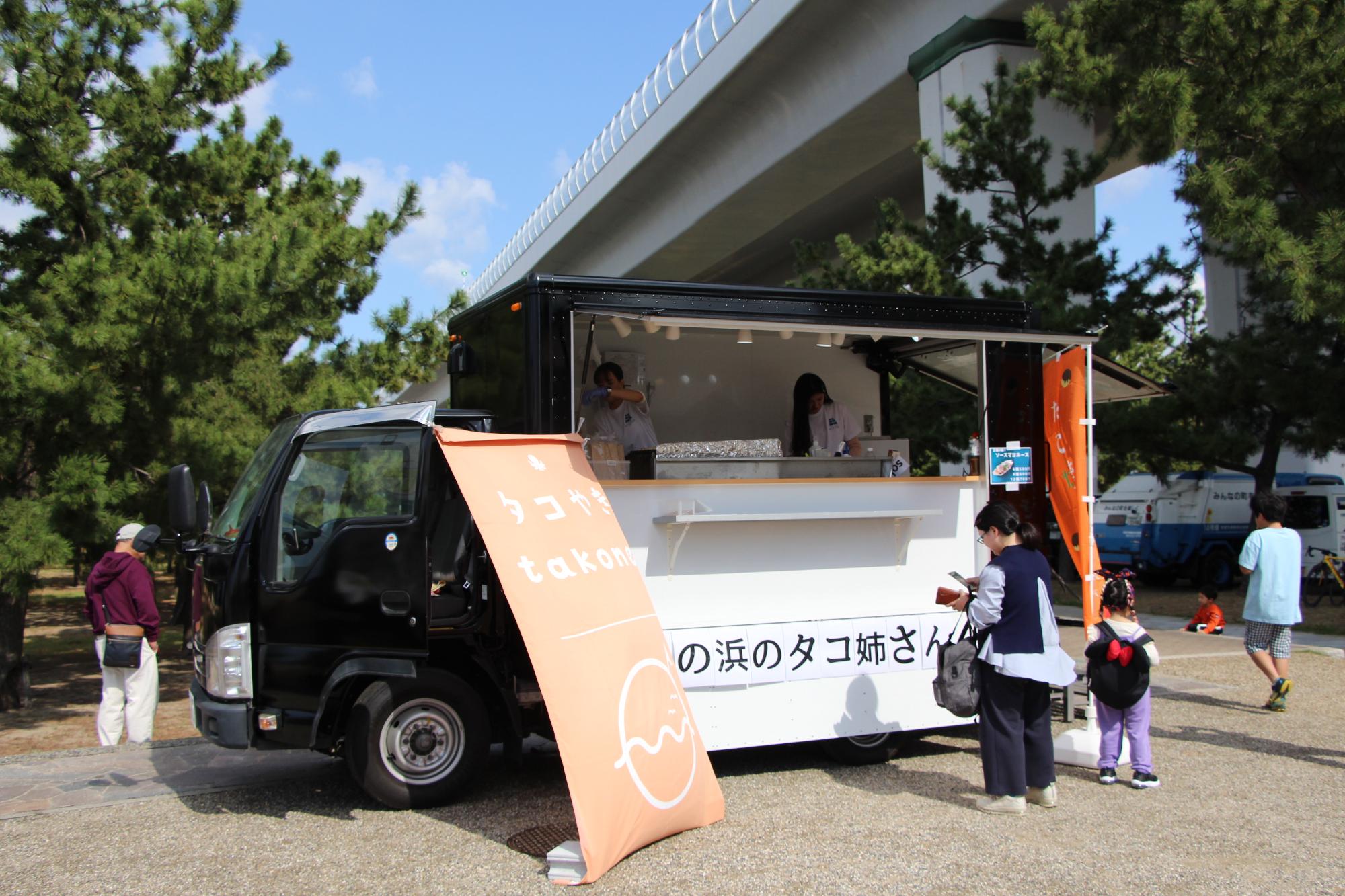 キッチンカーの写真です。