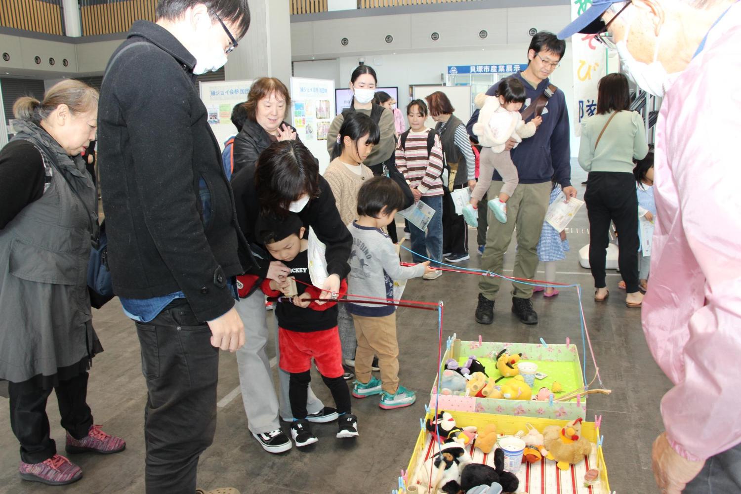 縁ジョイ縁日で子どもたちが楽しく遊んでいました。