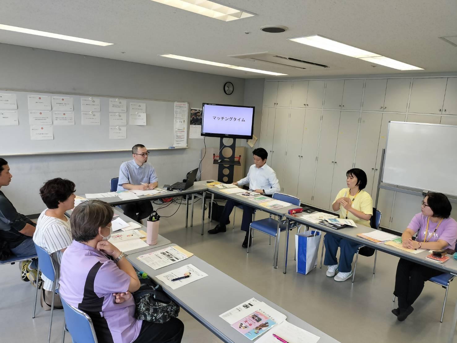 縁ジョイ会でコーディネーターが各参加者にできることや求めていることを発表するよう促しています。