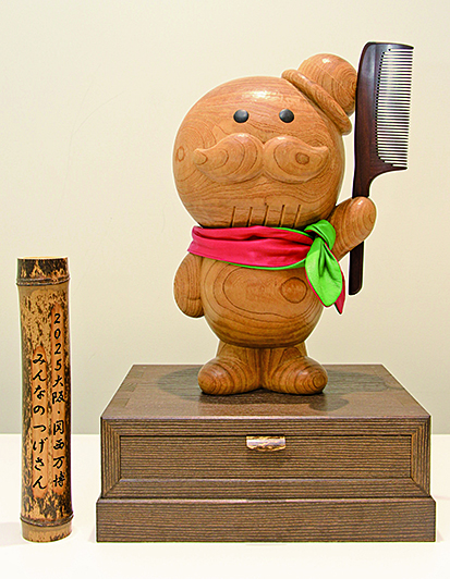 みんなのつげさん(木彫りつげさん・櫛・革スカーフ・桐土台・竹看板)の画像