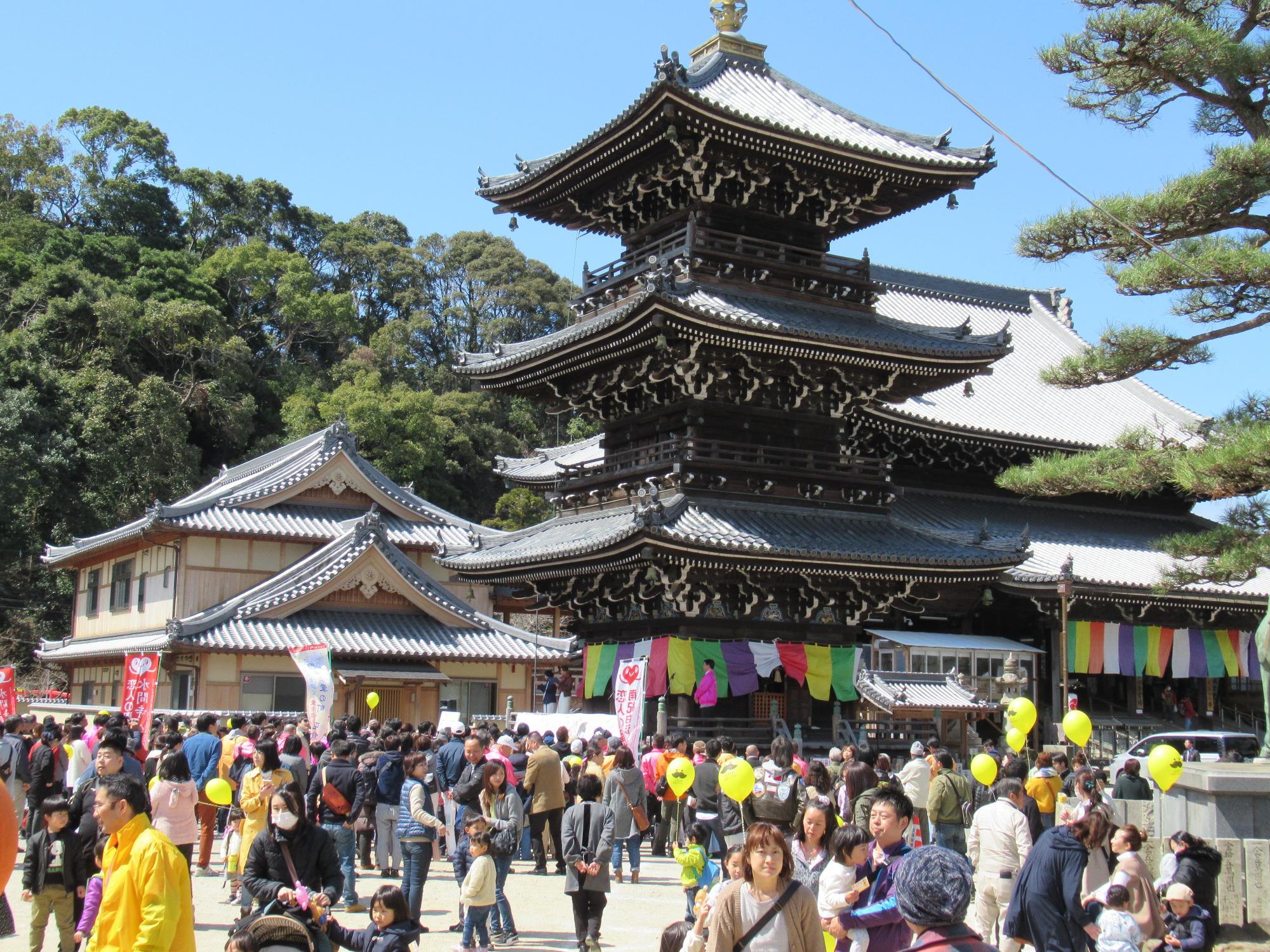 過去の春フェスタでの水間寺境内の写真です