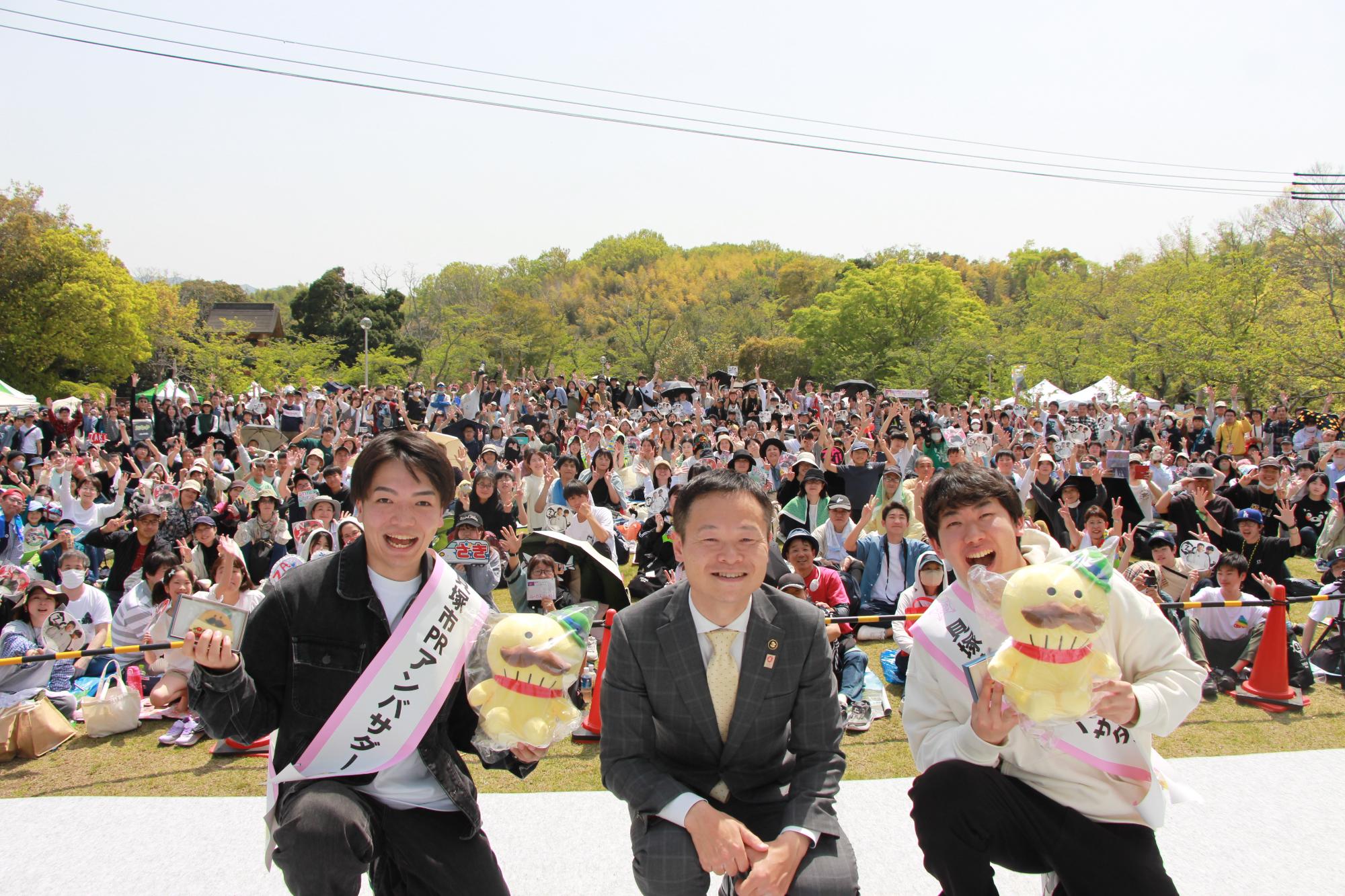 貝塚市PRアンバサダー ZAKI(ざき)さん(左)と西園寺(さいおんじ)さん(右)