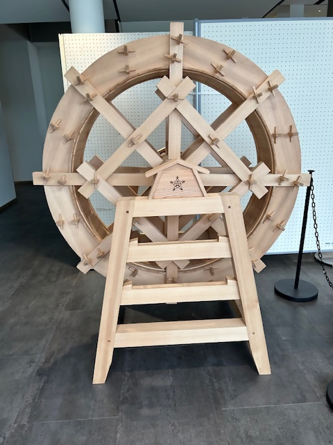 市役所に展示中の水車