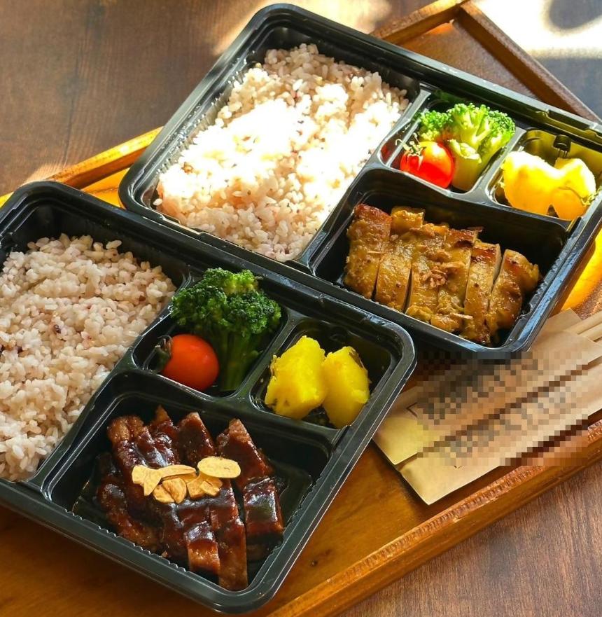 つげさんランチフェスで出る予定のお弁当。照り焼きのお肉と五穀米のお弁当。